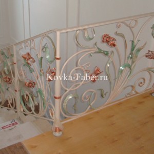 Кованая лестница с ирисами, в белом цвете, фото 4