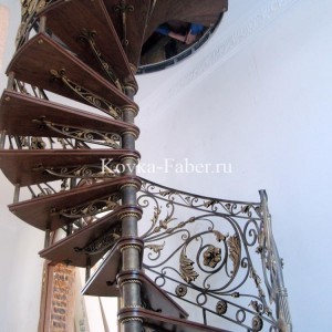 Кованая винтовая лестница на больцах, фото 2