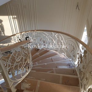 Красивые кованые ограждения на винтовой лестнице, фото 5