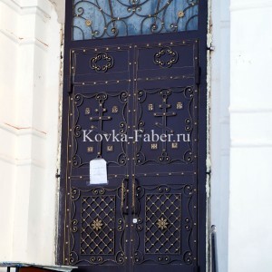 Кованые двери в Церковь Николая Чудотворца