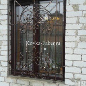 Кованые решетки на окна в цвете "шоколад"